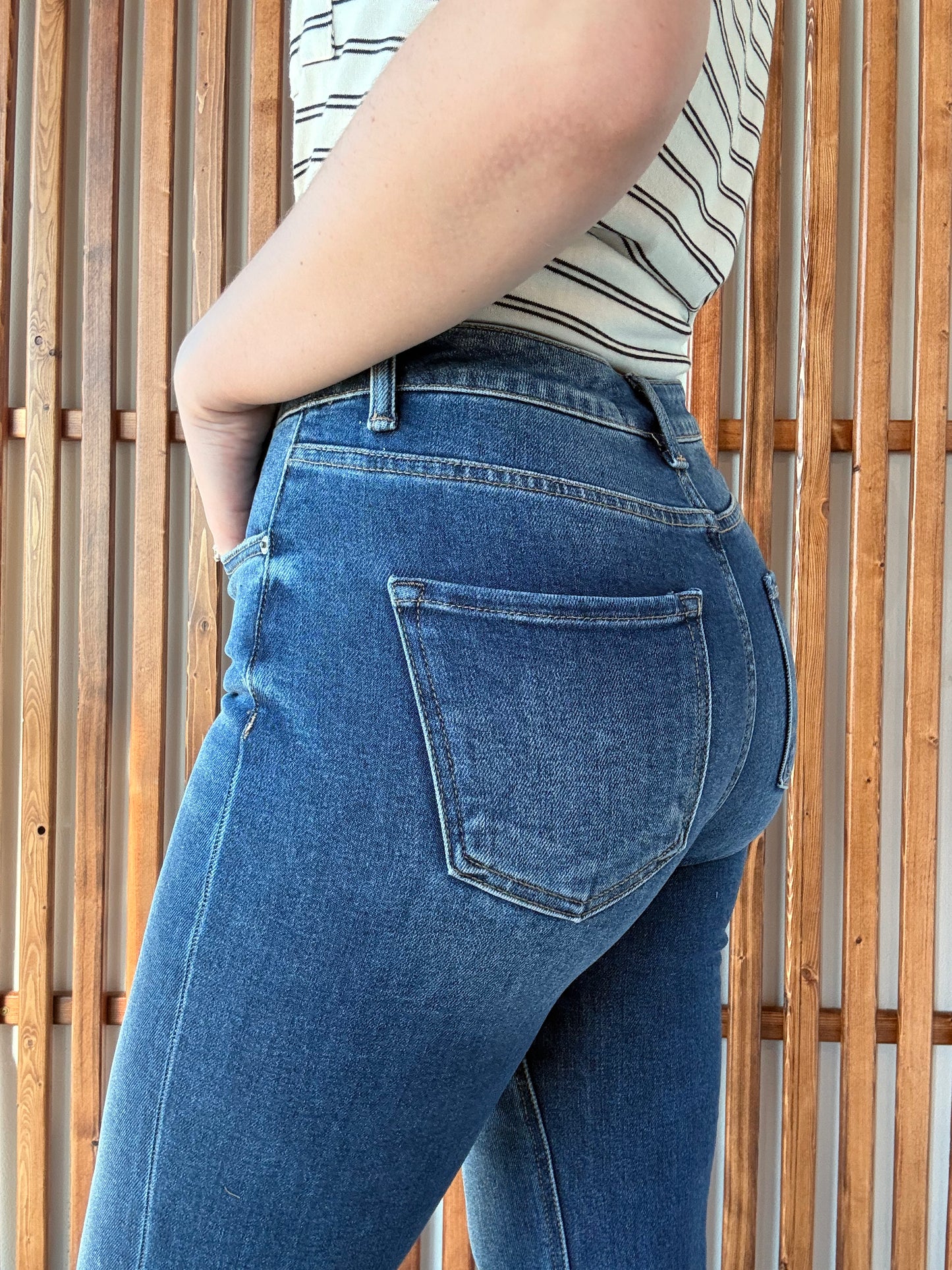 Dylan HR Crop Straight J21 Eleven Jeans