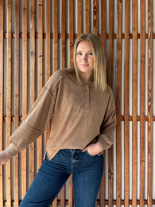 Ribbed Hacci Melange Henley Sweater - Deep Camel