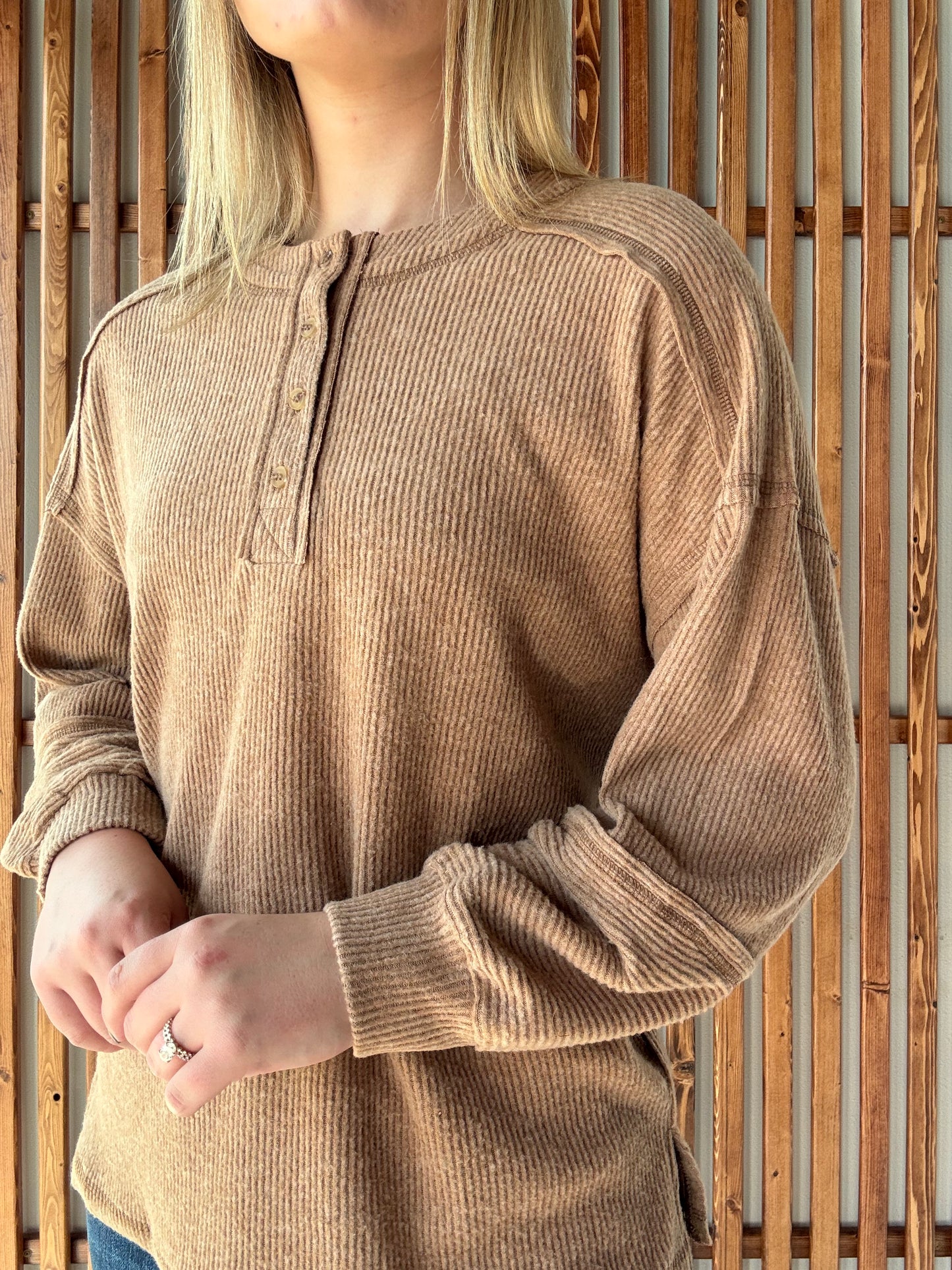 Ribbed Hacci Melange Henley Sweater - Deep Camel