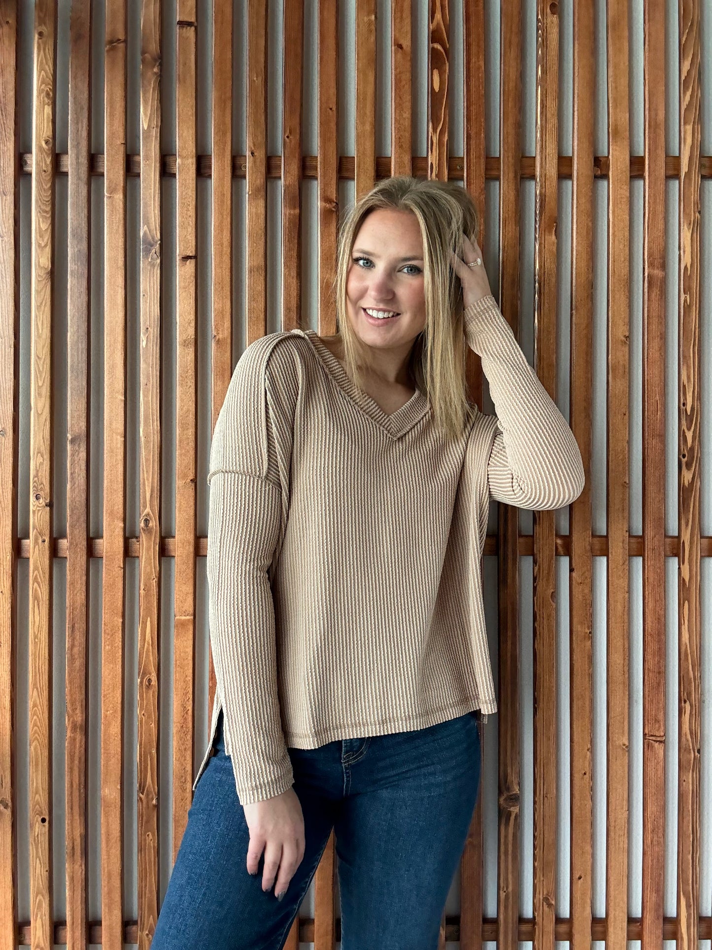 Ribbed Hi-Low V-Neck Long Sleeve - Light Mocha
