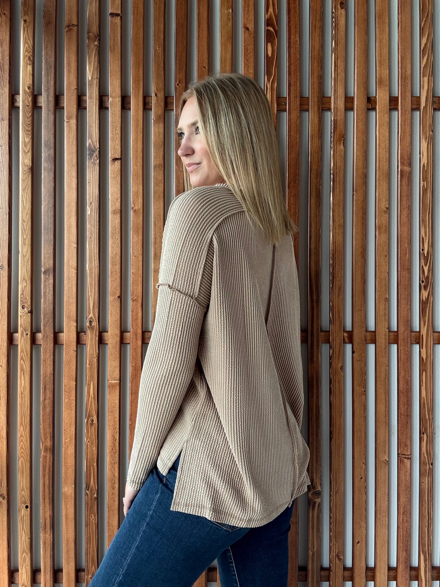 Ribbed Hi-Low V-Neck Long Sleeve - Light Mocha