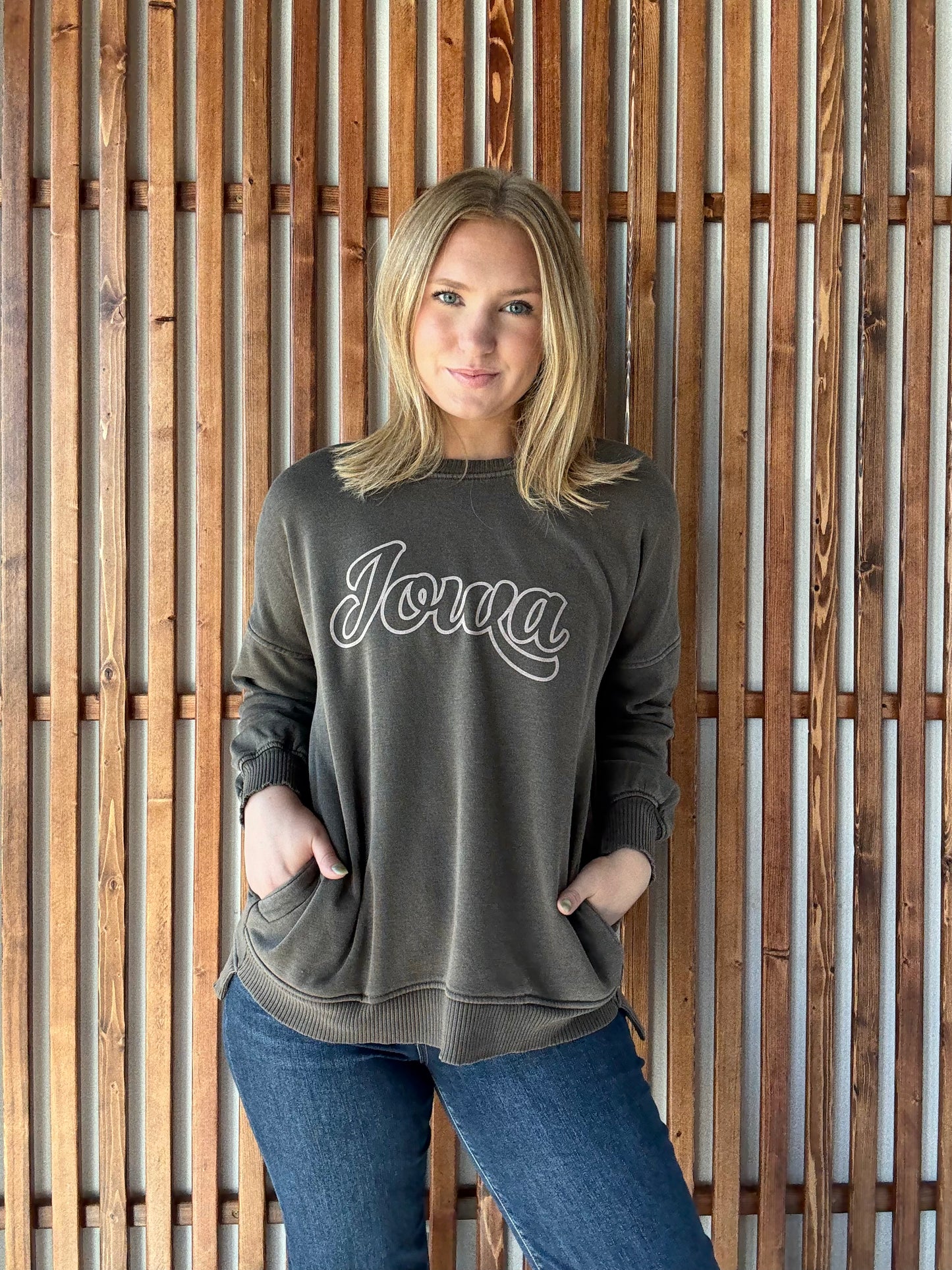 Iowa Vintage Logo Brown