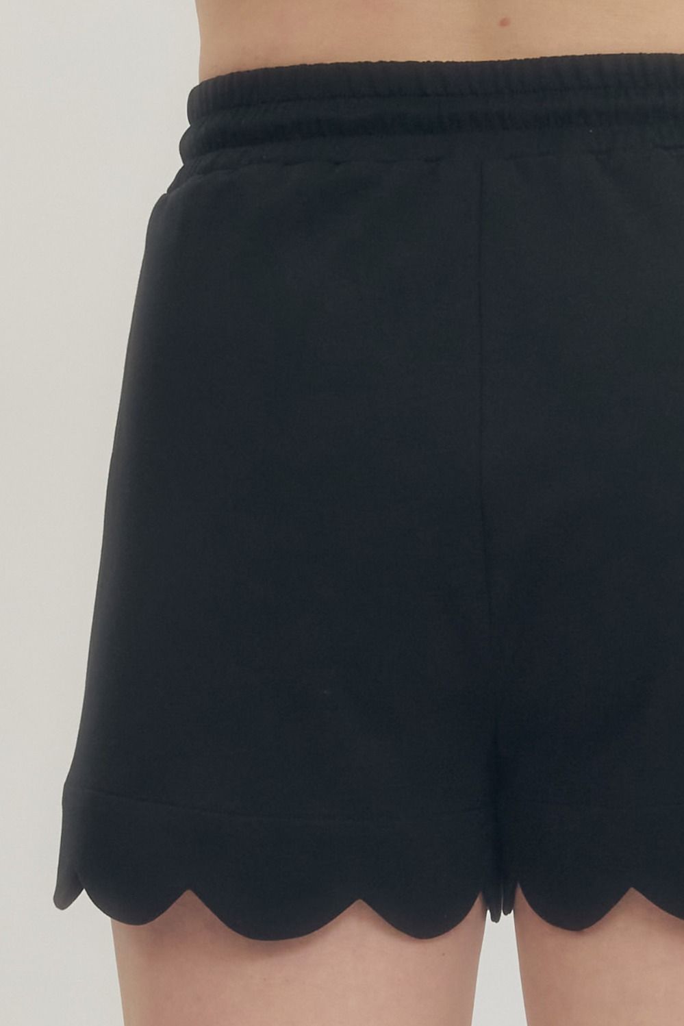 Scallop Hem Shorts - Black
