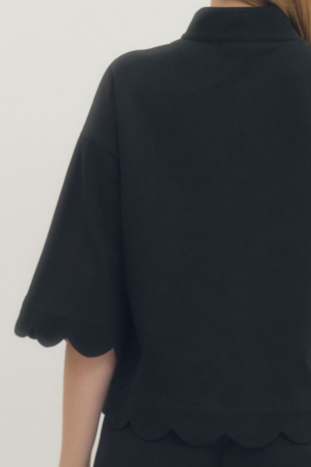 Scallop 1/2 Sleeve V-Neck Top - Black