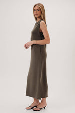 ROUND NECK SLEEVELESS MAXI DRESS: OLIVE