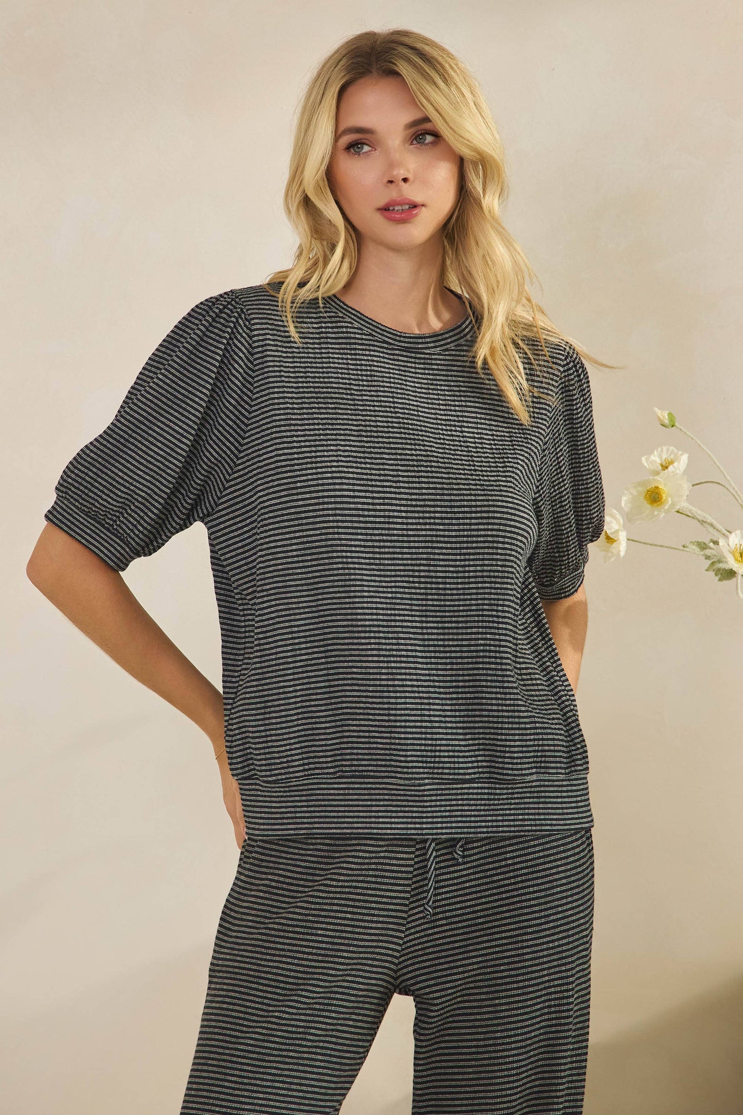 Crinkle Puffy Sleeve Top - Black