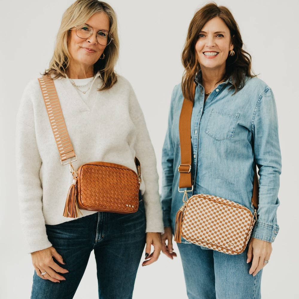Woven Willow Camera Crossbody Bag: Brown