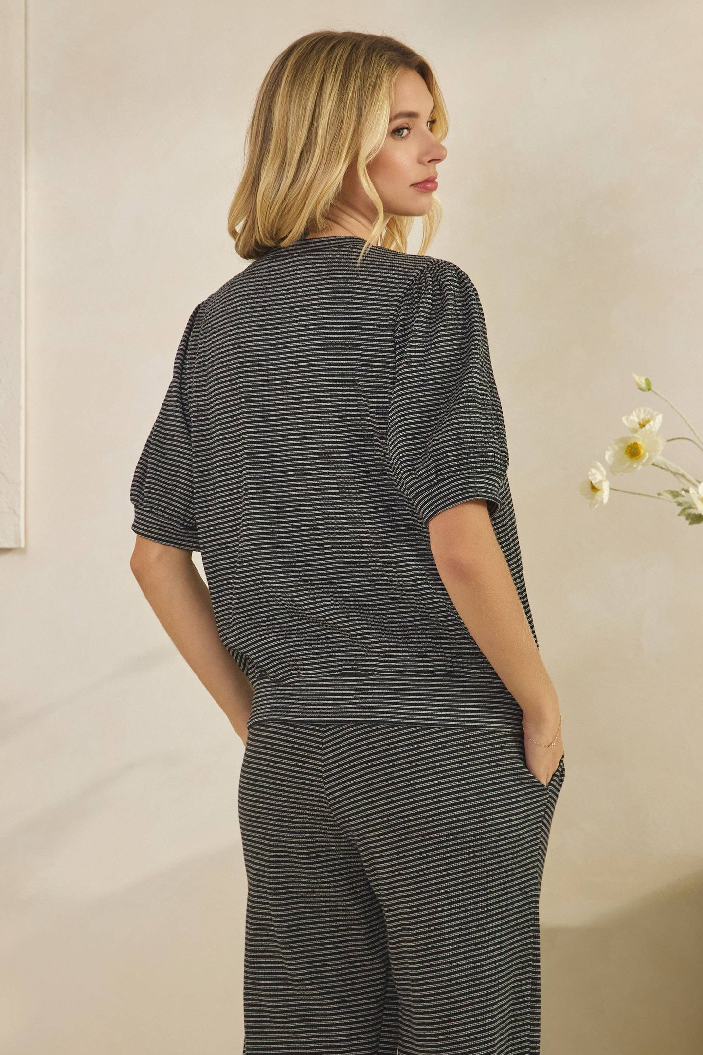 Crinkle Puffy Sleeve Top - Black