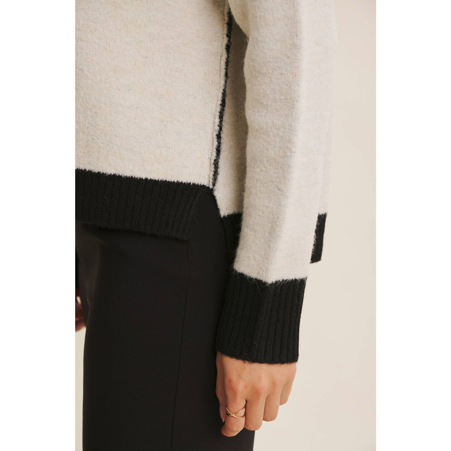 Soft Round Neck and Contrast Detail Sweater - Cream/Black