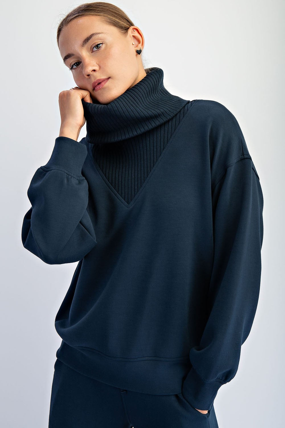 Modal Scuba Luxe V-turtleneck - Teal Navy