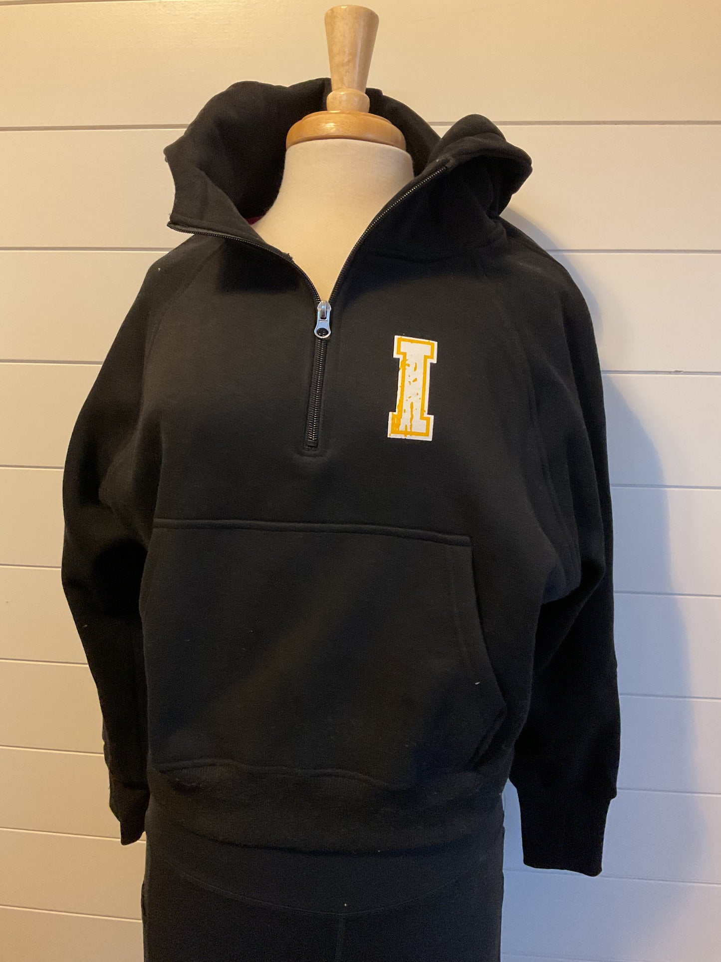 Hooded Short Vintage “I” Sweatshirt