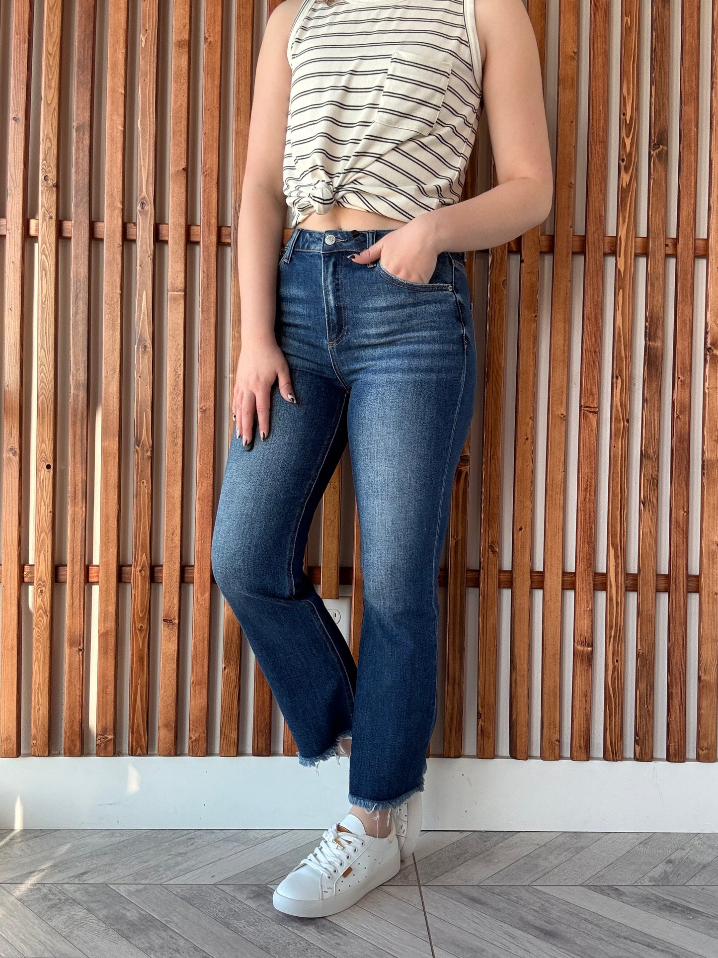 Dylan HR Crop Straight J21 Eleven Jeans