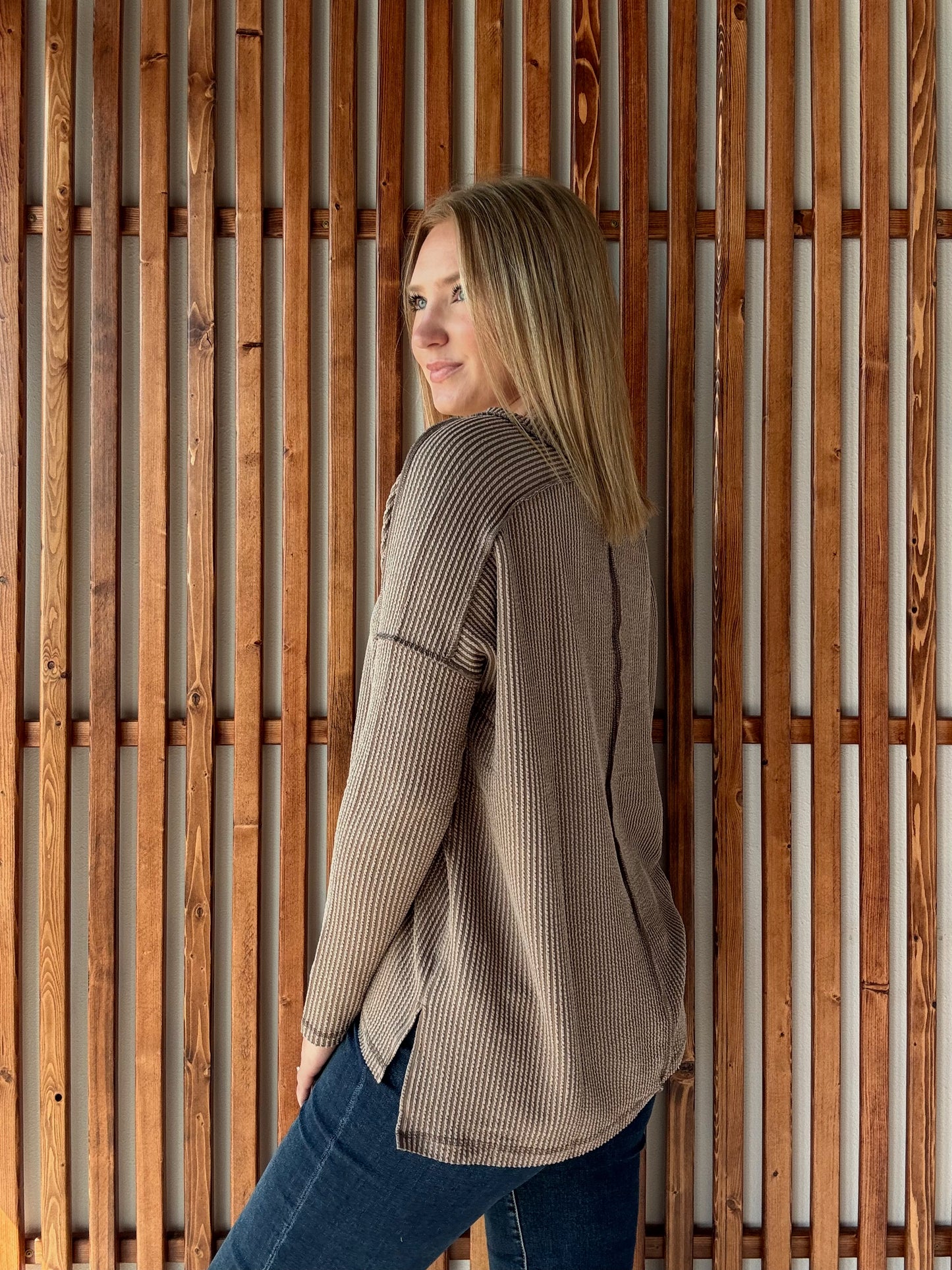 Ribbed Hi-Low V-Neck Long Sleeve - Mocha