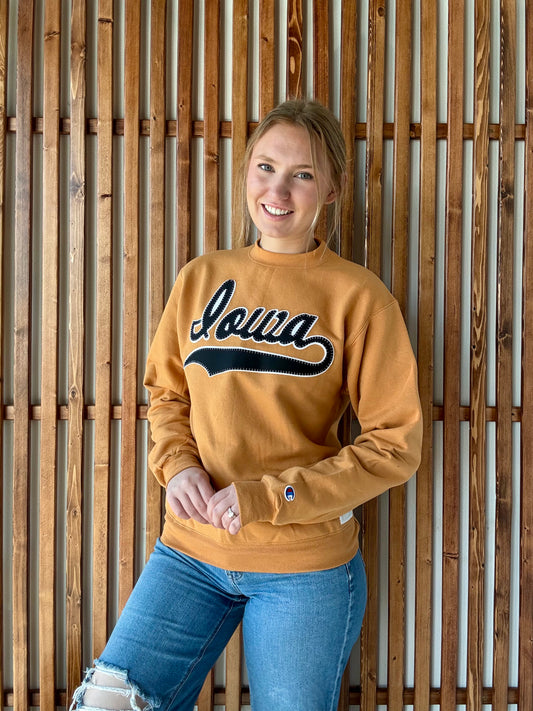 Script Iowa Pullover - Gold
