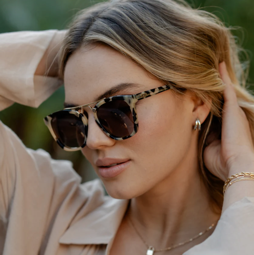 Demi Sunglasses: Beige Tortoise / Brown Gradient Lens