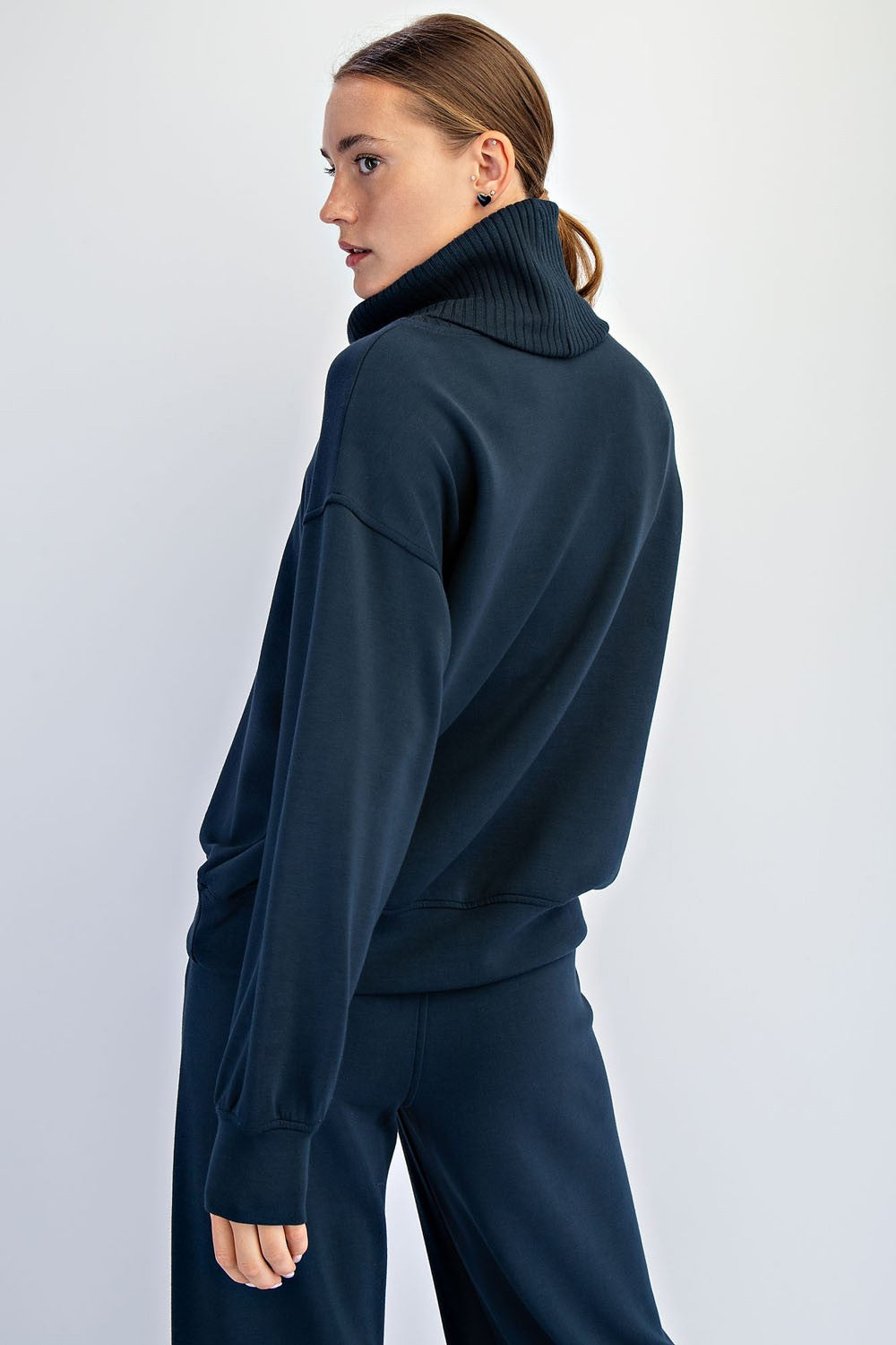 Modal Scuba Luxe V-turtleneck - Teal Navy