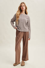 STRIPED LONG SLEEVE BUTTON FRONT KNIT TOP: CHOCO/WHITE / S