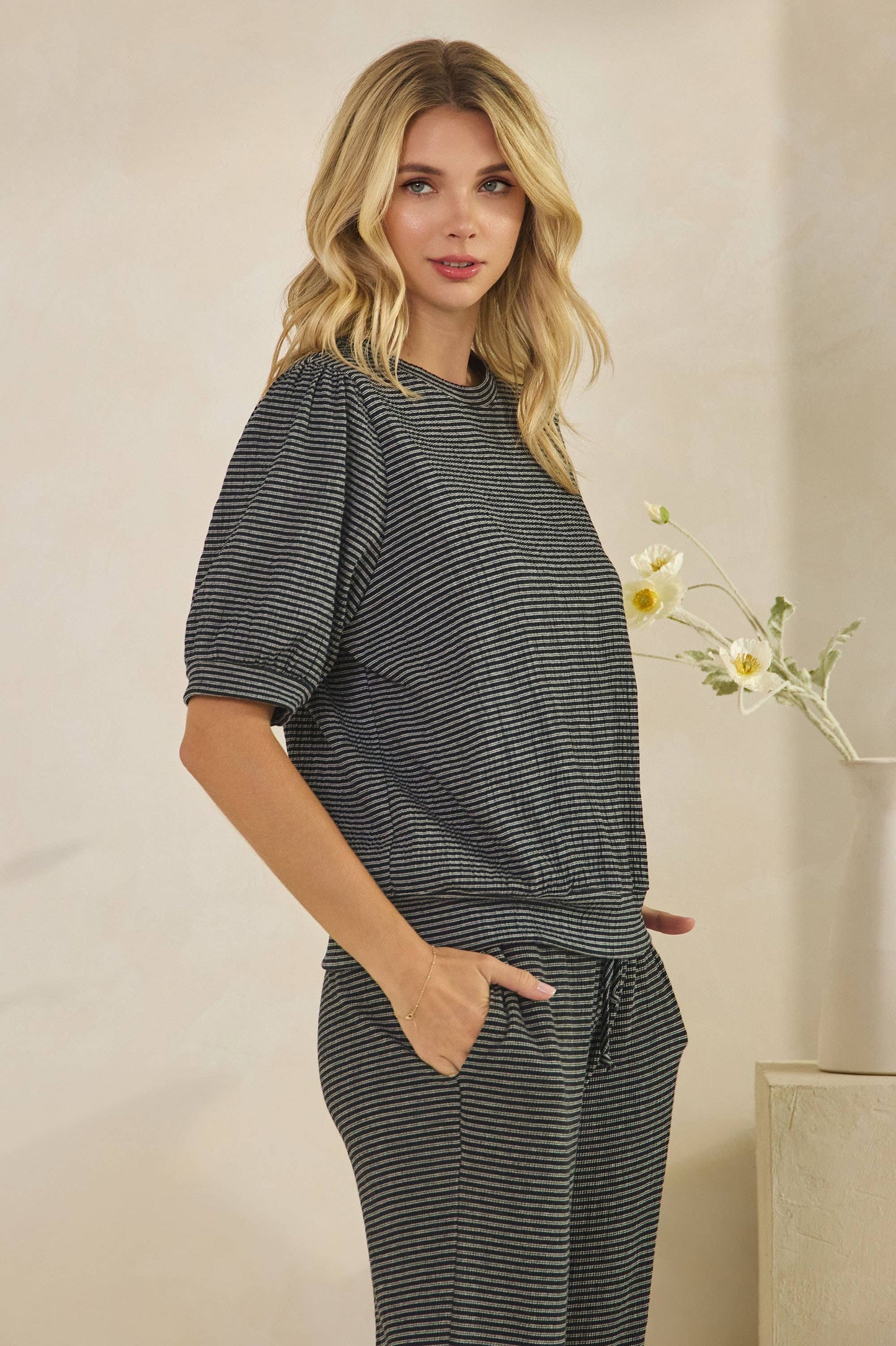 Crinkle Puffy Sleeve Top - Black